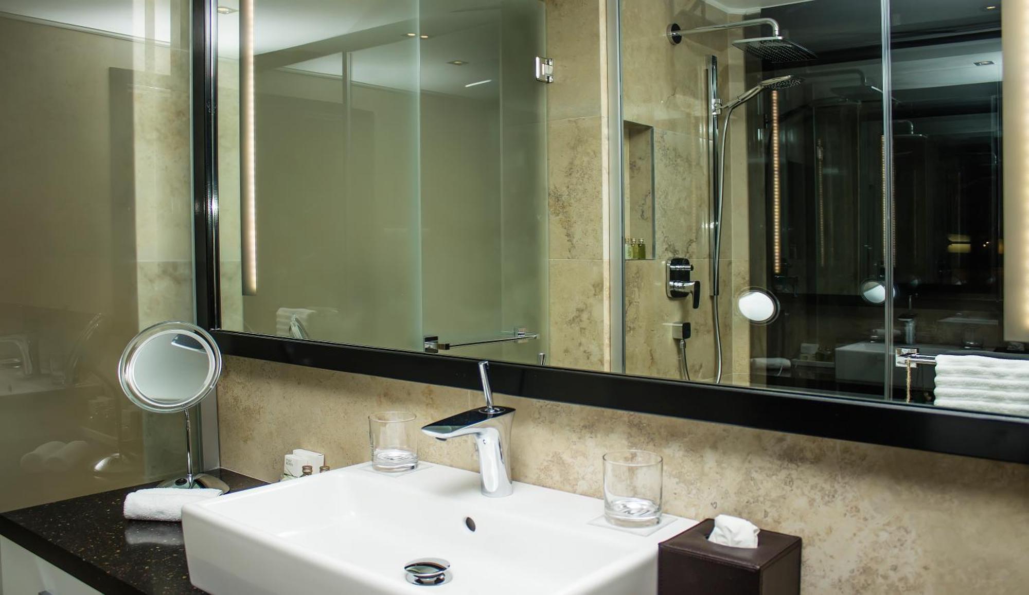 11 Mirrors Design Hotel Kiev Rum bild